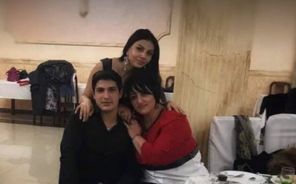 Մեր մեջքի հետևում մեր տղերքն ու ախպերներն են կանգնած. Գայանե Հակոբյանի դստեր գրառումը