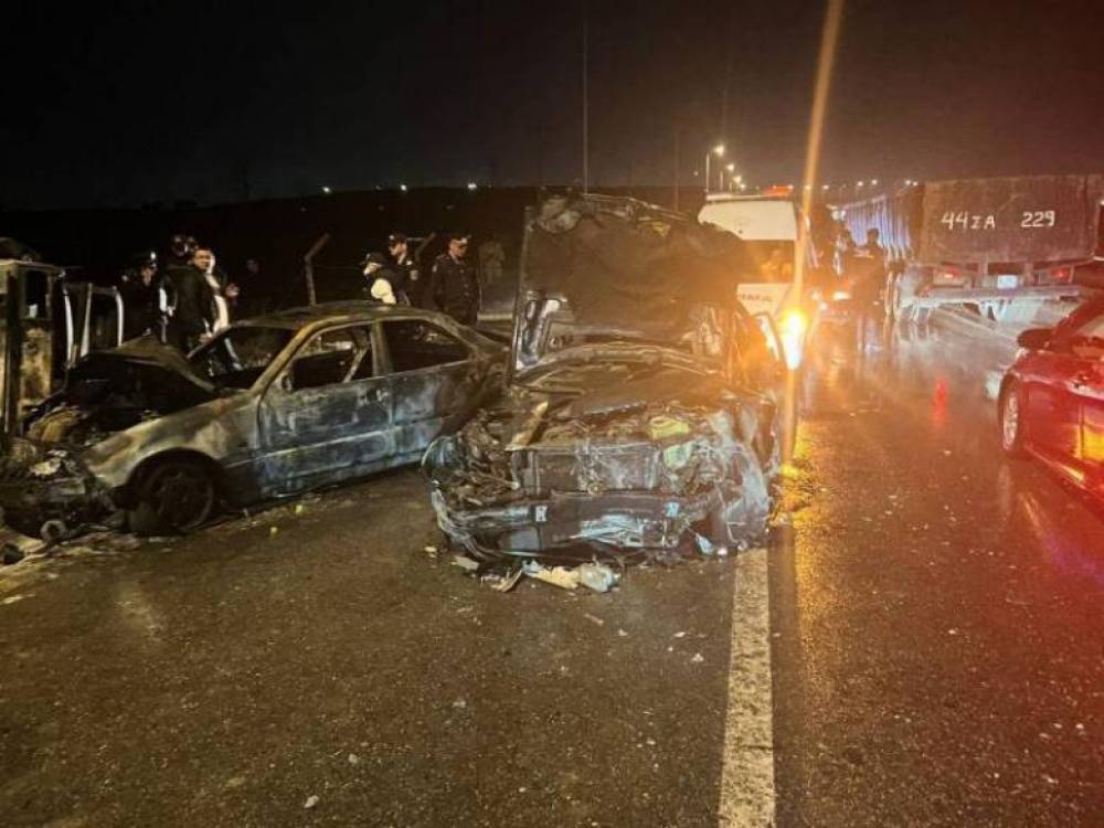 Բախվել են երեք ավտոմեքենա. երեք մարդ ողջ-ողջ այրվել է