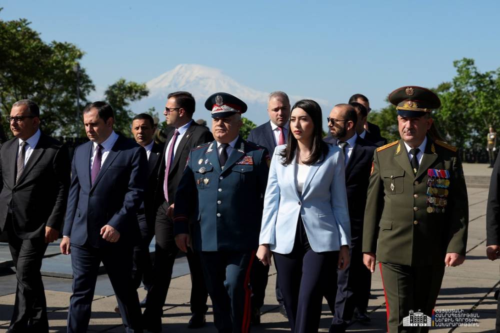 Հաղթանակի և խաղաղության տոնի առթիվ ՆԳ նախարարն ու Ոստիկանության պետը այցելել են «Հաղթանակ» զբոսայգի