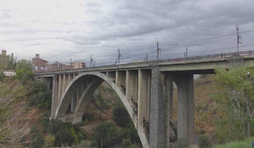 Քաղաքացին Կիևյան կամրջից նետվել է Հրազդան գետը․ փրկարարները դուրս են բերել նրա դին