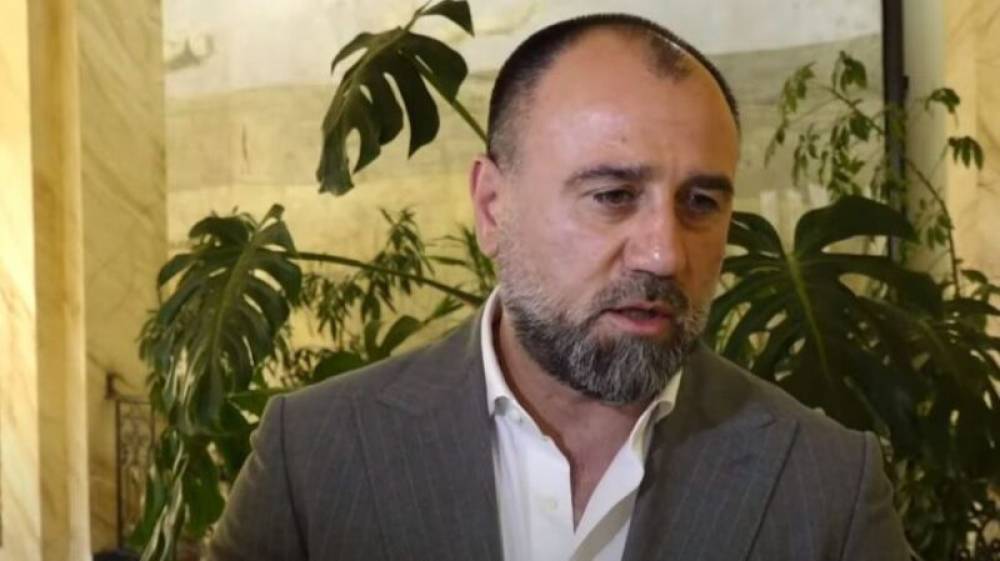 Որպեսզի Նիկոլի հիստերիկությունը չդիտվի արտառոց մի բան՝ բոլորին է հրահանգված հիստերիկանալ