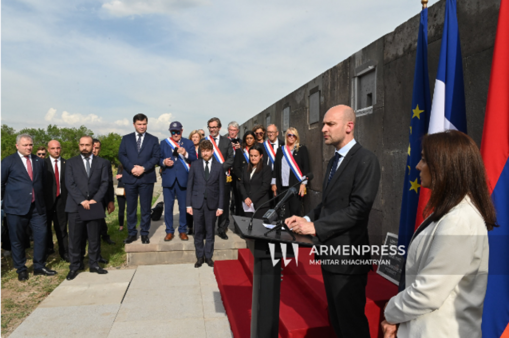 Գործել էր առանց հրամանի՝ ցեղասպանության ճիրաններից փրկելով ավելի քան 4000 մուսալեռցու. Բացվեց ծովակալ Լուի Դարտիժ Դյու Ֆուրնեին նվիրված հուշատախտակ