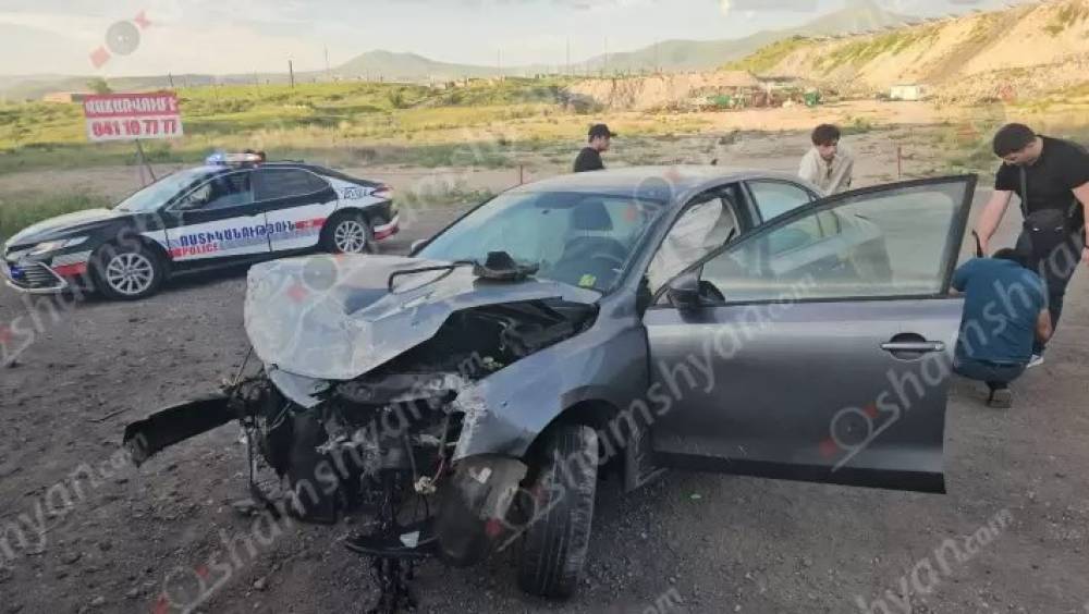 Ավտովթար՝ Կոտայքում․ 21-ամյա վարորդը «Volkswagen Jetta»-ով վթարի է ենթարկվել. 1 հոգի հիվանդանոցում է