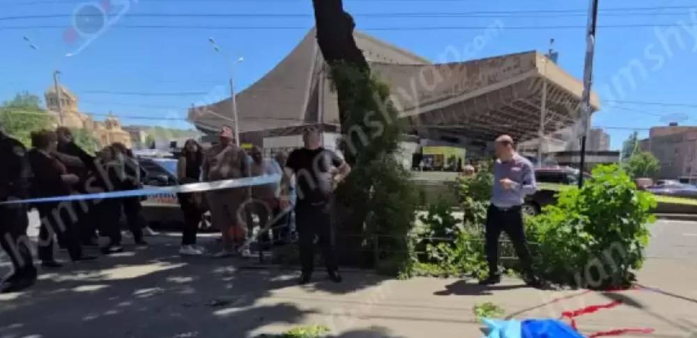 Երևանի բարձրահարկ շենքի բակում հայտնաբերված մահացածը 15-ամյա աղջիկ է․ մանրամասներ