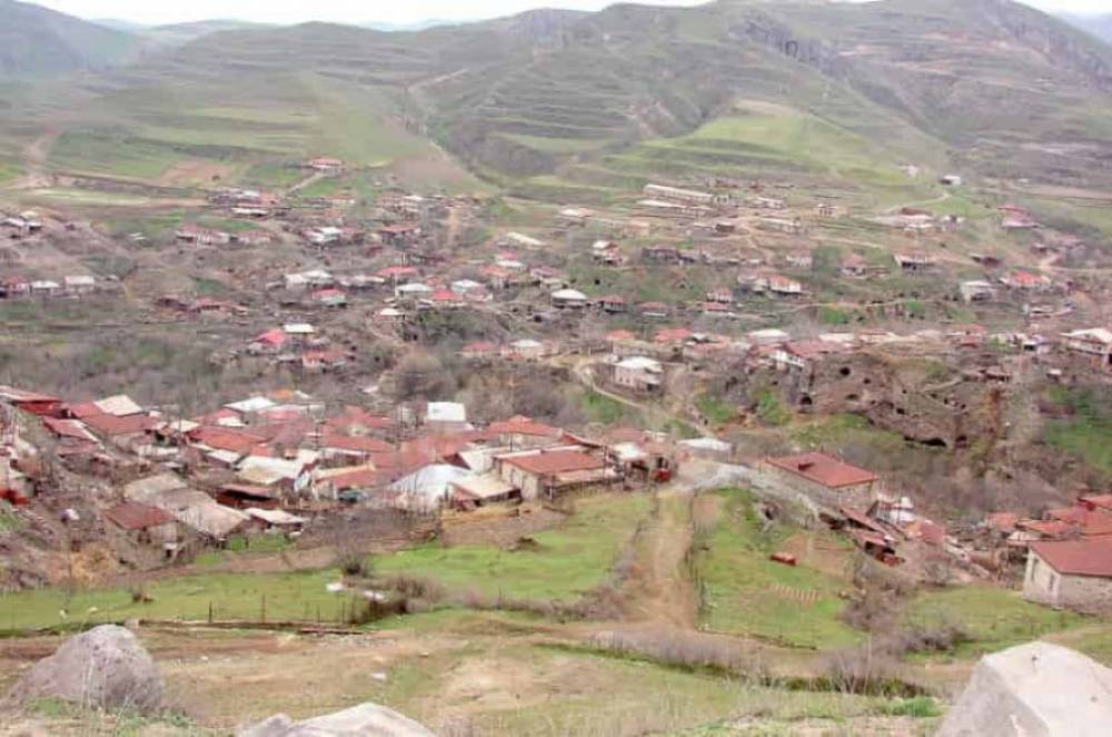 Ադրբեջանը նախորդ գիշեր 4 ժամ շարունակ անընդմեջ կրակահերթեր է արձակել Խնածախ գյուղի ուղղությամբ տեղակայված իր մարտական դիրքերից․ Աբրահամյան