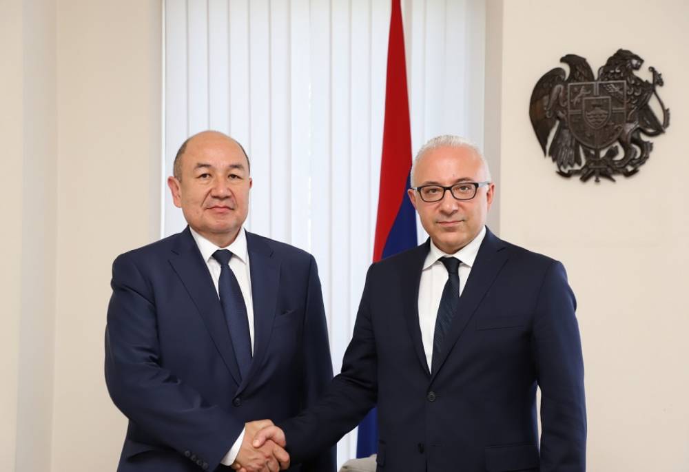 ԱԳ նախարարի տեղակալը Ղրղզստանի նորանշանակ դեսպանին ներկայացրել է «Խաղաղության խաչմերուկ»-ը