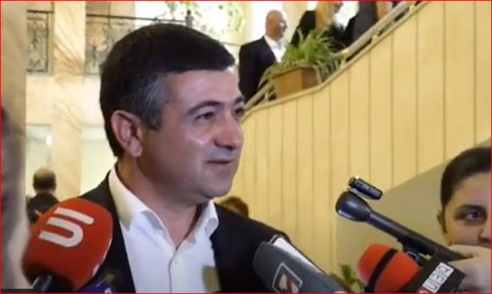 Որևիցե մեկի հետ գժտված չեմ, կոնյակով ու բոմբոներկայով չեմ եկել շնորհավորելու, բայց նորմալ բարևել ենք. Սարիկ Մինասյան