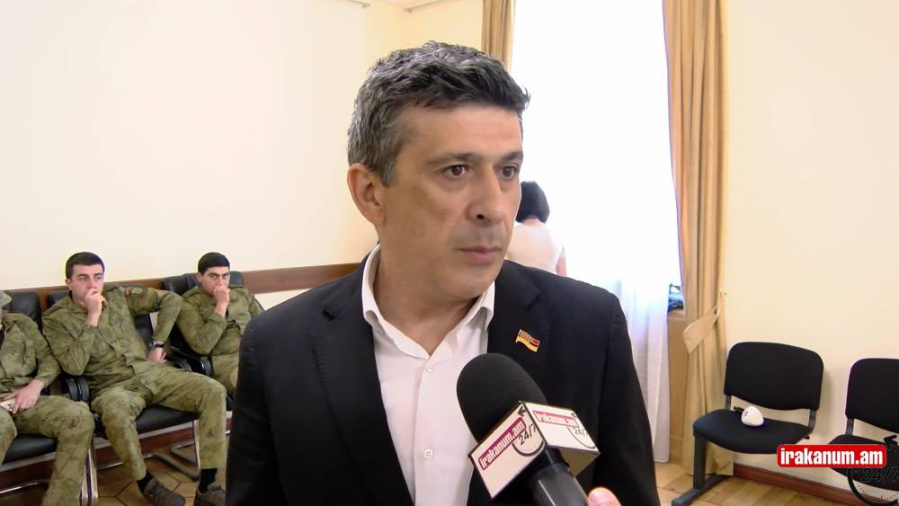 Հո ռամկի մեջ չէի դնի, կախեի՝ պատից. ՔՊ-ականը աղբն է նետել Փաշինյանին իմփիչմենթ հայտնելու դիմումը