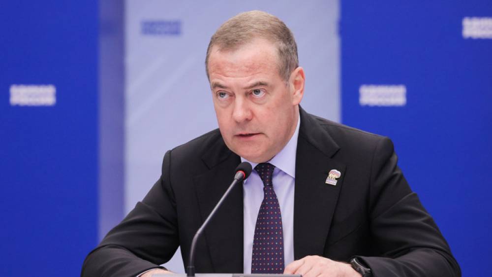 Այսօր Երևանում երկու անուղեղ ռուսաֆnբներ, որոնք գերազանց խոսում են ռուսերեն, վատ անգլերեն են խոսել իրենց թերարժեքության պատճառով․ Մեդվեդև