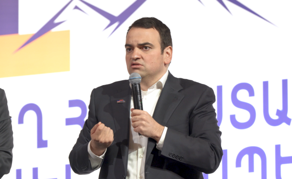 Վերջին տարիների ընթացքում Հայաստանը վերցրել է 8 միլիարդ դոլարի վարկ, եթե դրա մեկ տոկոսը ծախսվեր Գյումրիի վրա, այսօր անտուն մարդ Գյումրիում չէր լինի․ Նարեկ Կարապետյան