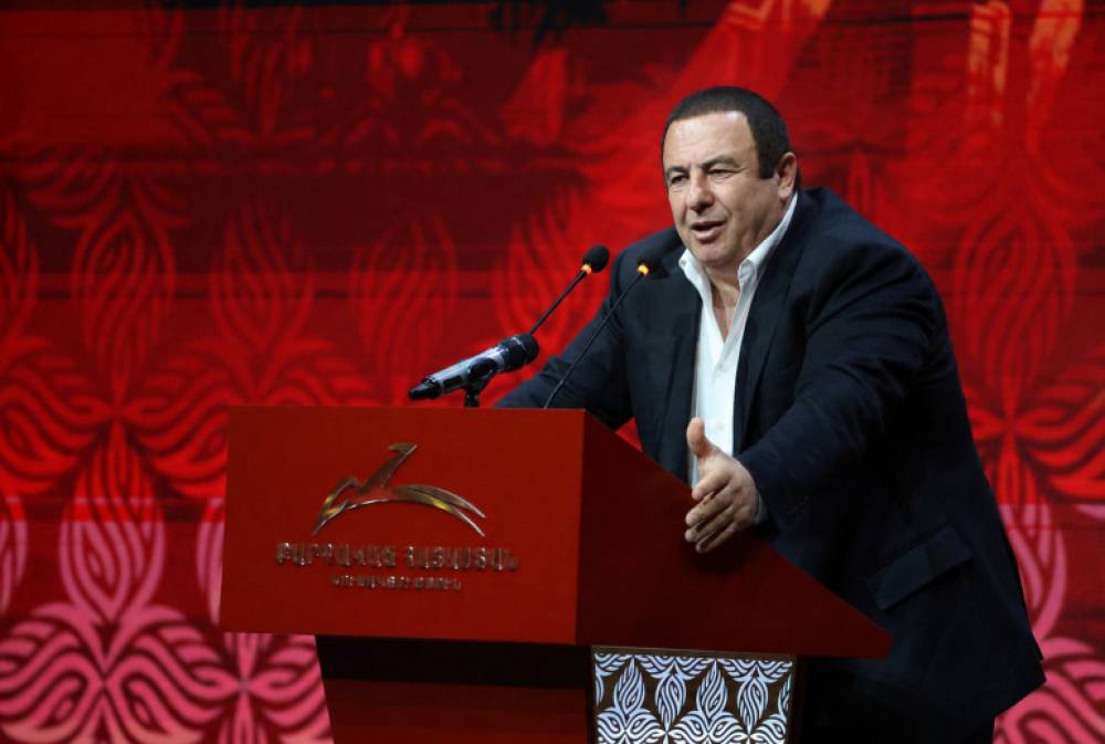 Պետք է գործի պարգևավճարների և լրավճարների արդար բաշխման հստակ մեխանիզմ, չի կարող լինել այնպես, որ նախարարը ստանա 7-8 միլիոն դրամ պարգևավճար, իսկ այլ աշխատակիցներ՝ 20-50 հազար, 100 հազար դրամ․