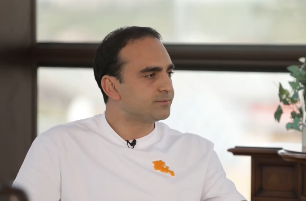 Այն մարդիկ, ովքեր ռադիկալ ընդդիմություն են, ովքեր որ գաղափարի համար պատրաստ են գնալ Ղարաբաղ էլ, փողոցային պայքարի էլ դուրս գան, իրենք չեն մտածում հարստանալու մասին․ Ավինյան