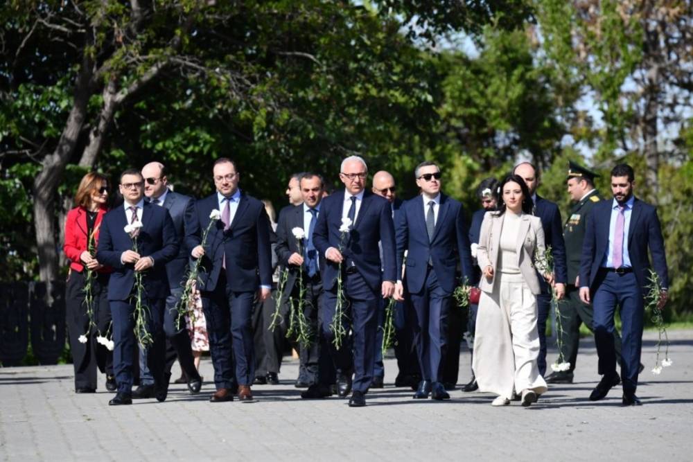 ԱԳՆ ղեկավար կազմը՝ «Հաղթանակ» զբոսայգում