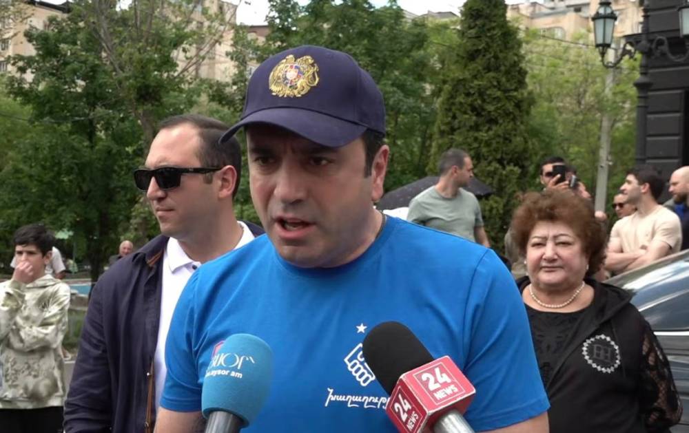 Ալեն Սինոնյանը պնդում է՝ ընդդիմադիրներն են Ռուսաստանին խրախուսում, հրահրում ու կոչ անում Հայաստանի դեմ սանկցիա կիրառել (տեսանյութ)