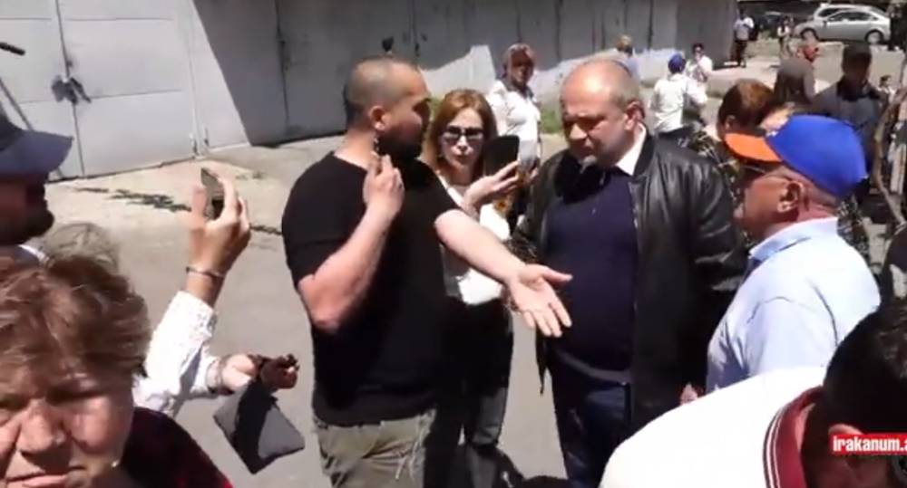 Գնա ես քու… Փաշինյանի աջակիցները հարձակվեցին ընդդիմախոսների վրա