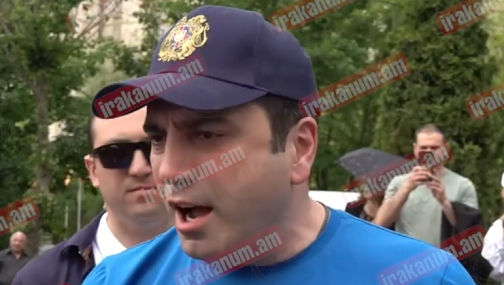 «Դաժան է լինելու, գնա զանգի արի». Սիմոնյանը վիճեց լրագրողների հետ