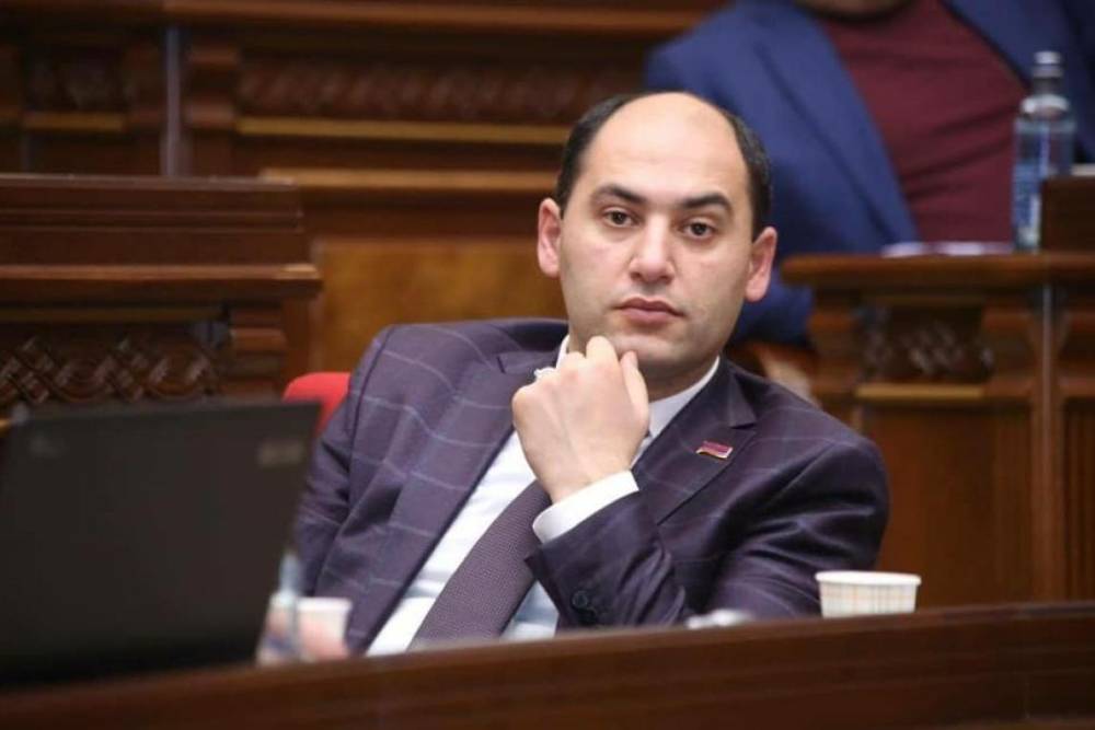 Հրատապ. դիմակավորված անձինք ներխուժել են ԱԺ գյումրեցի պատգամավոր Մարտուն Գրիգորյանի տուն