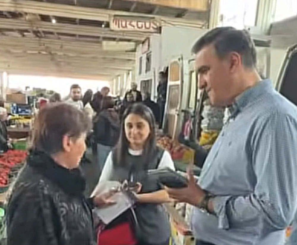 Ավտոբուսի մեջ նստում եմ այնպես, որ կանգառի Ձեր գովազդները տեսնեմ․ քաղաքացին՝ Արման Թաթոյանին