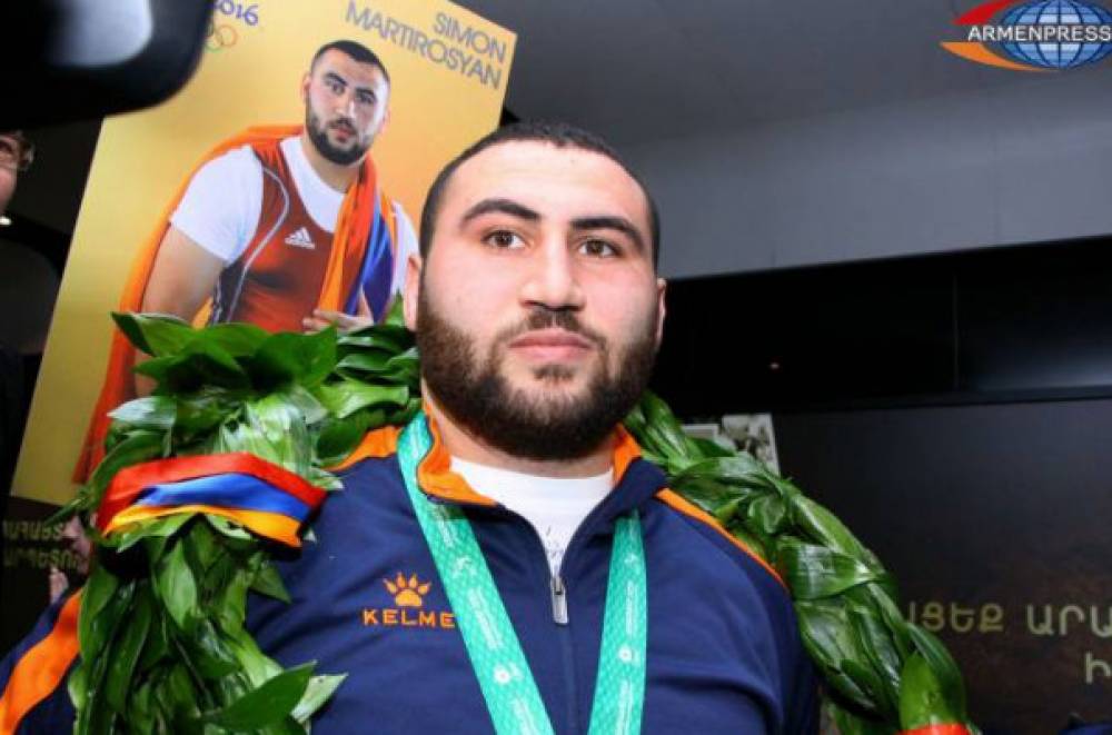 Գագիկ Ծառուկյանը դիմավորել է հաղթանակներով հայրենիք վերադարձած ծանրորդներին