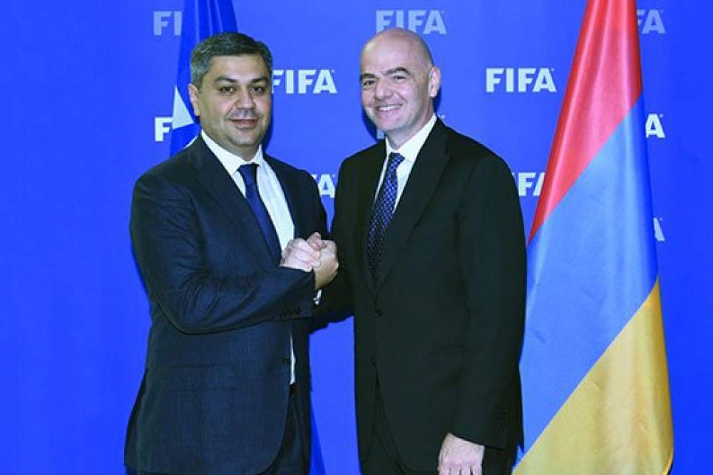 Արթուր Վանեցյանը հանդիպել է ՖԻՖԱ-ի նախագահ Ջիանի Ինֆանտինոյի հետ
