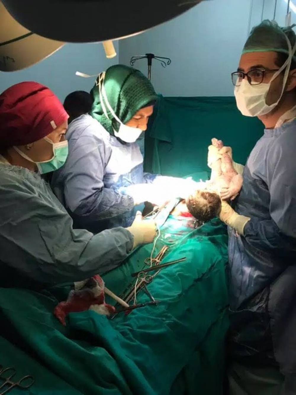 Հայ բժիշկներից մեկը Հալեպի զինվորական հոսպիտալում ծննդկանի ու նորածնի կյանքեր է փրկել