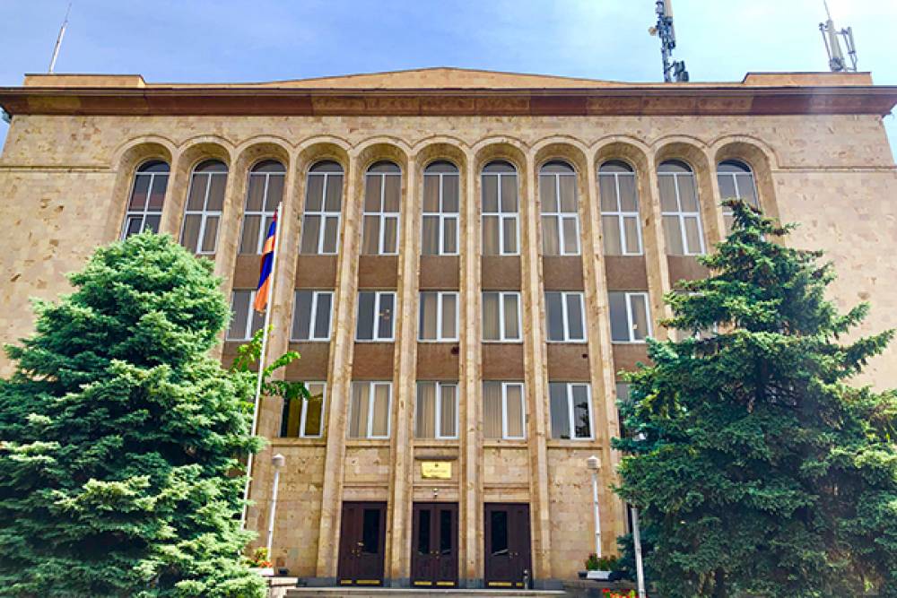 ՍԴ դատավորներին վաղ տարիքում թոշակի ուղարկելու սկանդալային նախագիծը հասավ կառավարության նիստ