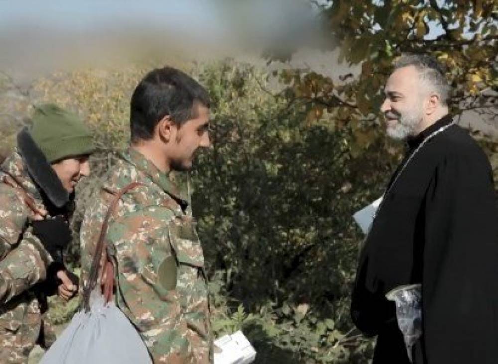 Մենք պետք է հաղթենք, վստահ եղեք. Ռումինիայի հայոց թեմի առաջնորդը առաջնագծում է (տեսանյութ)