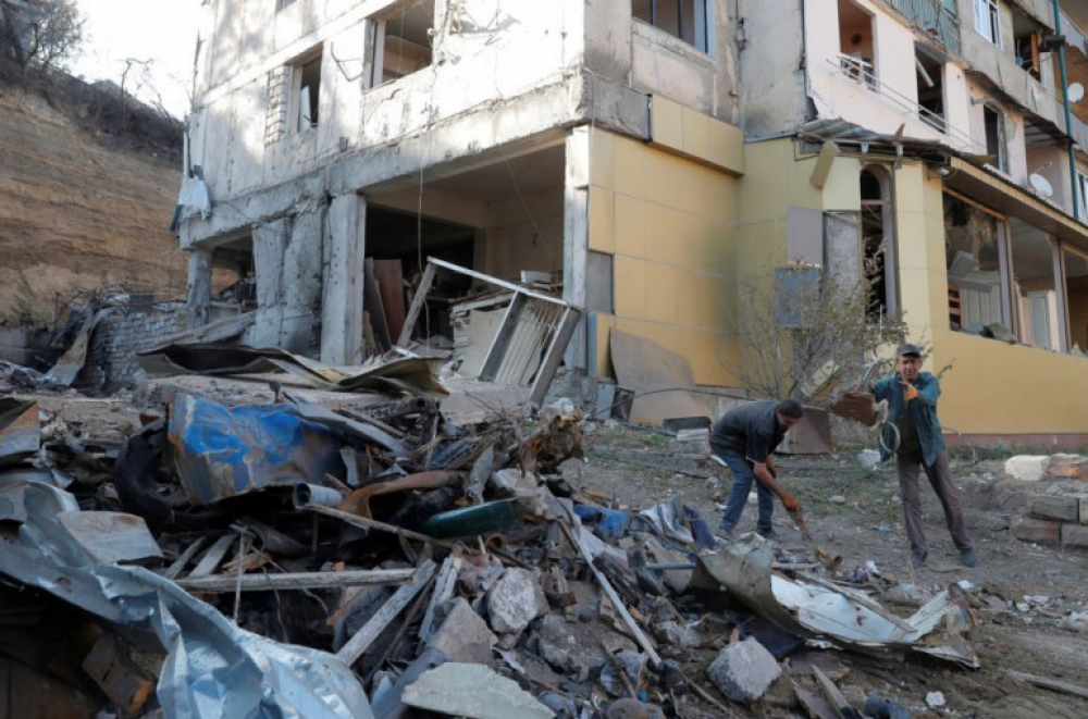 Լուսադեմին թշնամին վերսկսել է խաղաղ բնակավայրերի թիրախավորումը․ ծանր հրետանի է կիրառվել Մարտունու ուղղությամբ, և ամենատարբեր զինատեսակներով հրետակոծվել է Շուշին․ Արցախի ԱԻՊԾ