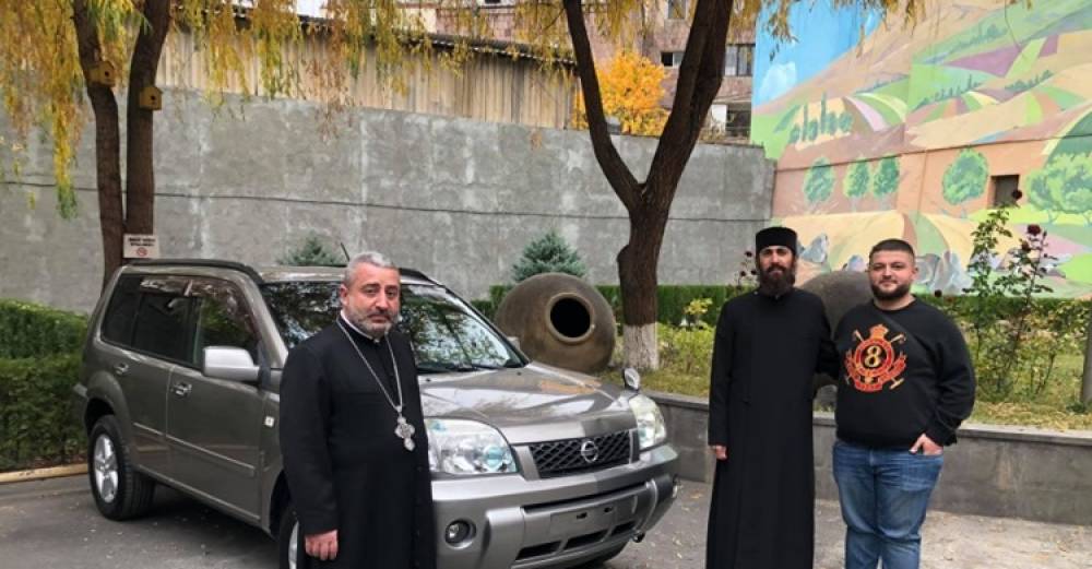 Հիշո՞ւմ եք՝ թշնամու ԱԹՍ-ի արկն ընկել էր Դավիթ սարկավագի մեքենայի վրա. նա նոր մեքենա է նվեր ստացել