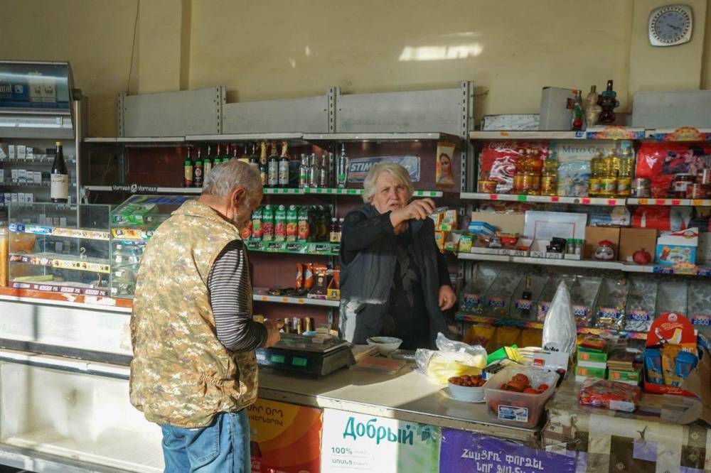 Ղարաբաղում վաճառող մի կին հրաժարվել է գումար վերցնել ռուս խաղաղապահից