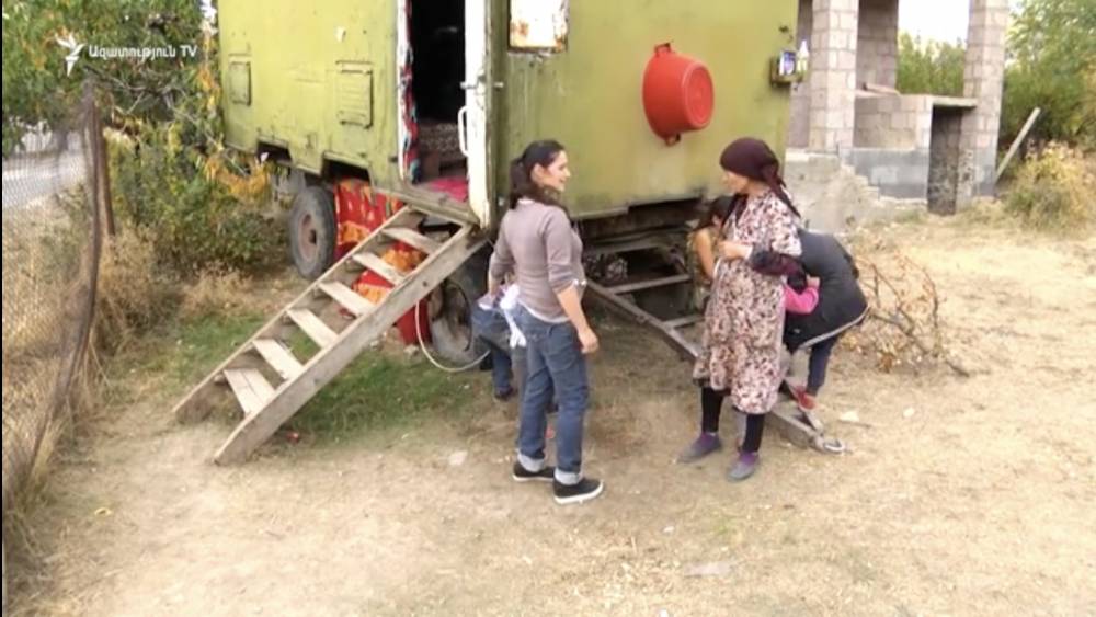 Արցախից Հայաստան եկած 9 հոգանոց ընտանիքն ապրում է 15 քմ տնակում | Ազատություն
