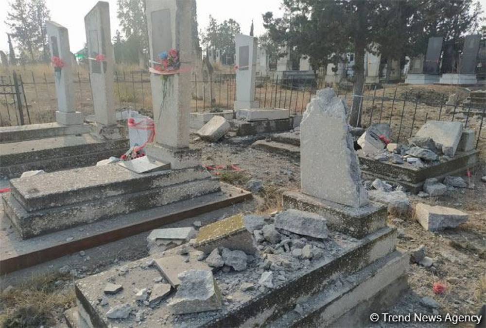 Ադրբեջանական հրետանային հարձակման արդյունքում ավերված գերեզմանատունը (տեսանյութ)