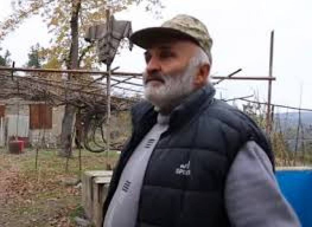 Բերձորցի Լեւոնի ձեռքը չի գնում՝ իր տնկած բերքատու ծառերը կտրի, բայց թուրքին էլ թողնել չի ուզում