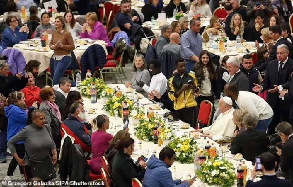 Հռոմի պապը ճաշի է հրավիրել տրանսգենդեր կանանց (լուսանկարներ)