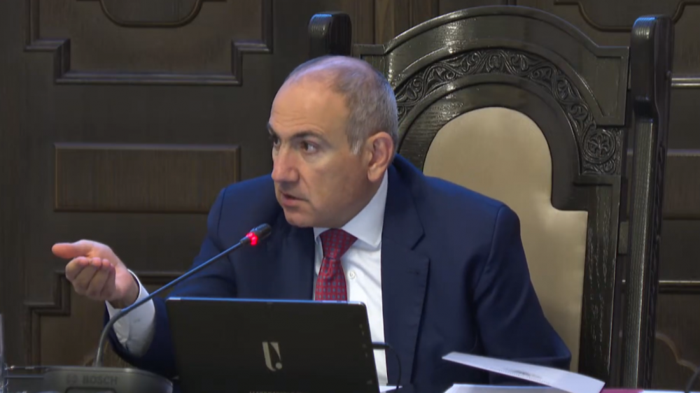 Մարդը հունվարի 3-ին կա՛մ շատ կերել է, կա՛մ շատ խմել ու բժշկի կարիք ունի՝ ի՞նչ է անելու. Փաշինյան