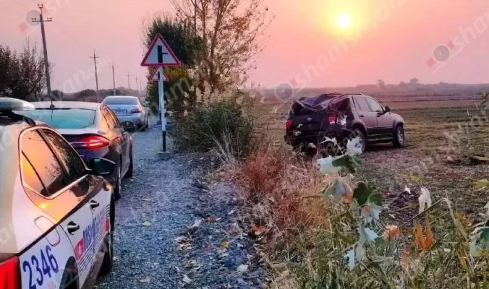 Ավտովթար՝ Արմավիրի մարզում․ վարորդը «Toyota»-ով բախվել է սյանը, հայտնվել դաշտում․ կան վիրավորներ