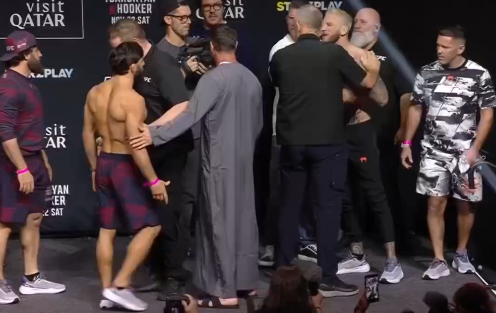 Արման Ծառուկյանը հայացքների մենամարտի ժամանակ գլխով հարվածել է Հուկերին (տեսանյութ)