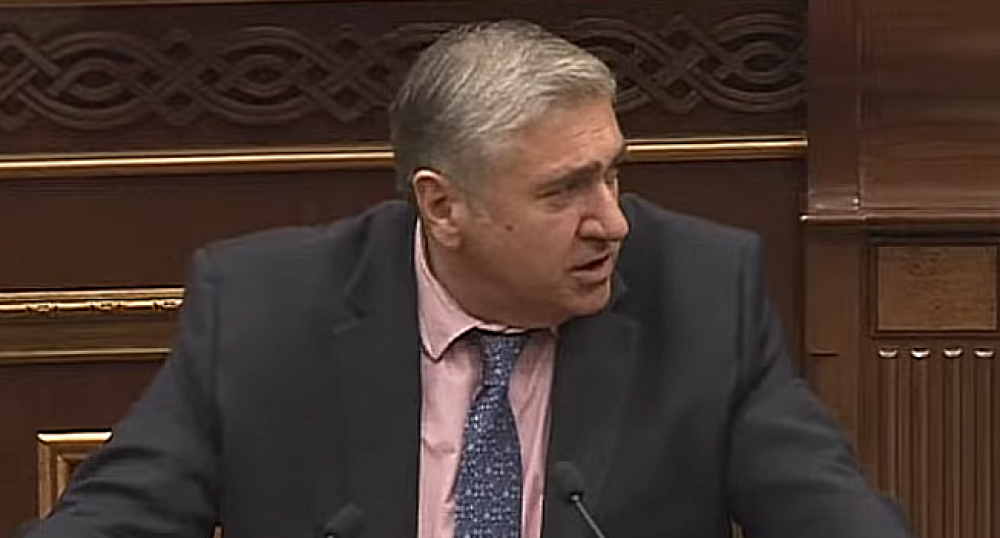 Ձեզ նախազգուշացում պարոն Խաչատրյան և տեղից չխոսեք․ լեզվակռիվ փոխխոսնակի և պատգամավորի միջև