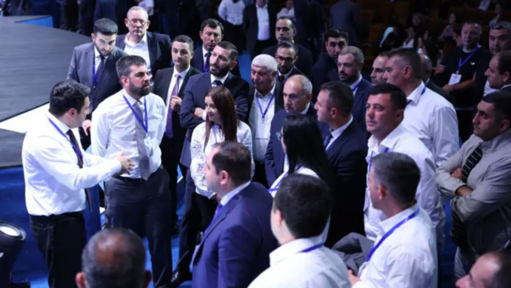 Կարգախոսի փնտրտուք է․ «Հրապարակ»