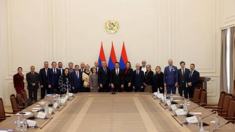 Դեսպանները փորձում են իրենց «փայը» ստանալ ՀՀ իշխանություններից․«Հրապարակ»