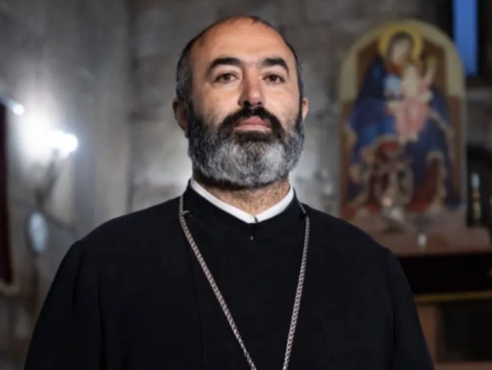 Հազար ամոթ Ստեփան Ասատրյանին, հազար ամոթ գրանտակեր կեղծ իրավապաշտպանին, հազար ամոթ այս ապօրինության մեջ մինչև ուղնուծուծը խրված պաշտոնյաներին. Տեր Վրթանես