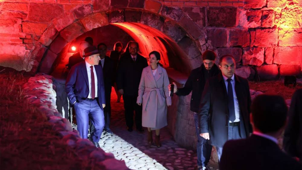 «Կամուրջ mood»-ի մեջ ենք, Կարմիր կամուրջից ոգևորված՝ բոլոր պատմականներն ուզում ենք լուսավորենք