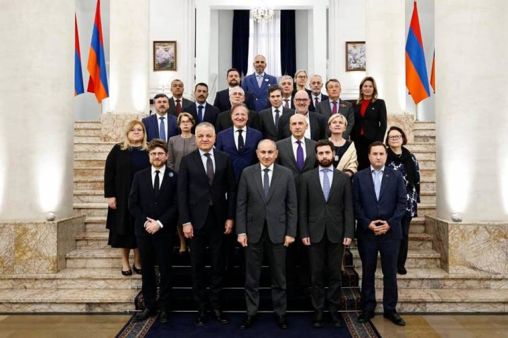 ԵՄ դեսպանները քարտ-բլանշ են տվել․ «Հրապարակ»