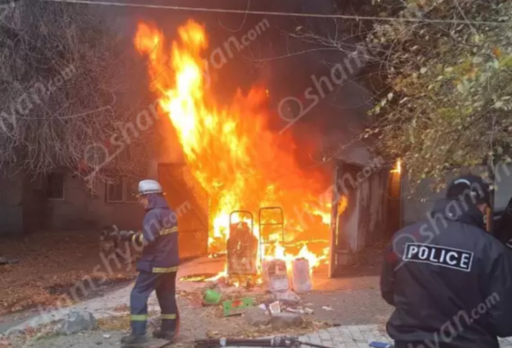 Հրդեհ՝ Երևանի կենտրոնում․ վնասվել է «Citroen C5» մակնիշի ավտոմեքենա