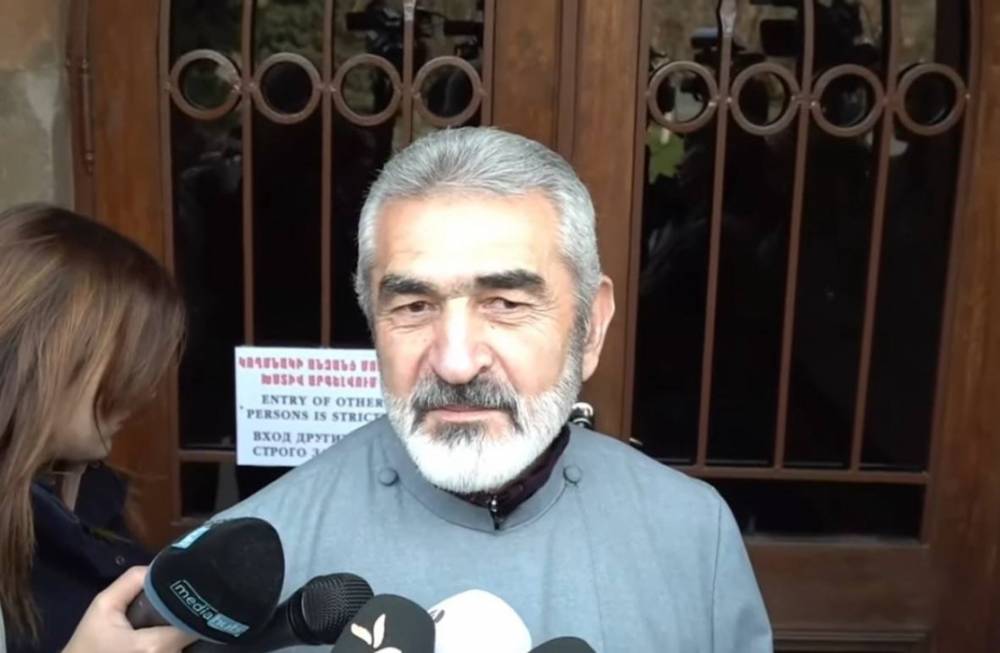 Աբրահամ Սրբազանը չի կարողացել «շատ ճոխ ջիպ» գնել, հինգ տարվա հնության է գնել