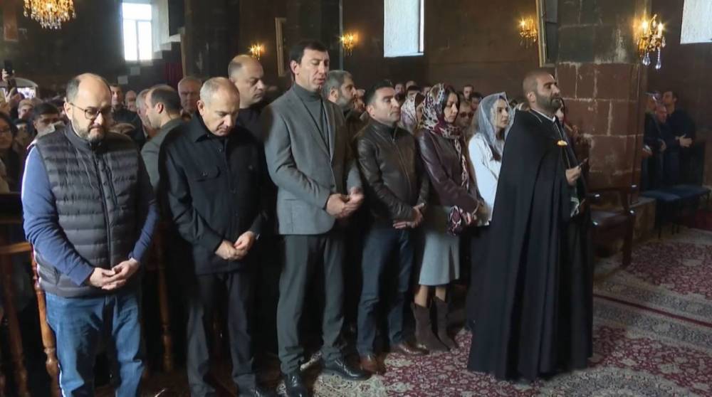 Փաշինյանը հիմա էլ գնալու է Արարատի Սբ․ Հակոբ եկեղեցի․ պատարագի է մասնակցելու (Տեսանյութ)