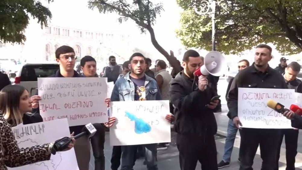 Փաշինյանը, Ռուբինյանը, Սիմոնյանը ջանք չխնայելով աջակցում են Ալիևի՝ Սևանա լճի սեփականացման քարոզչական գործընթացը. Ակցիա՝ կառավարության դիմաց