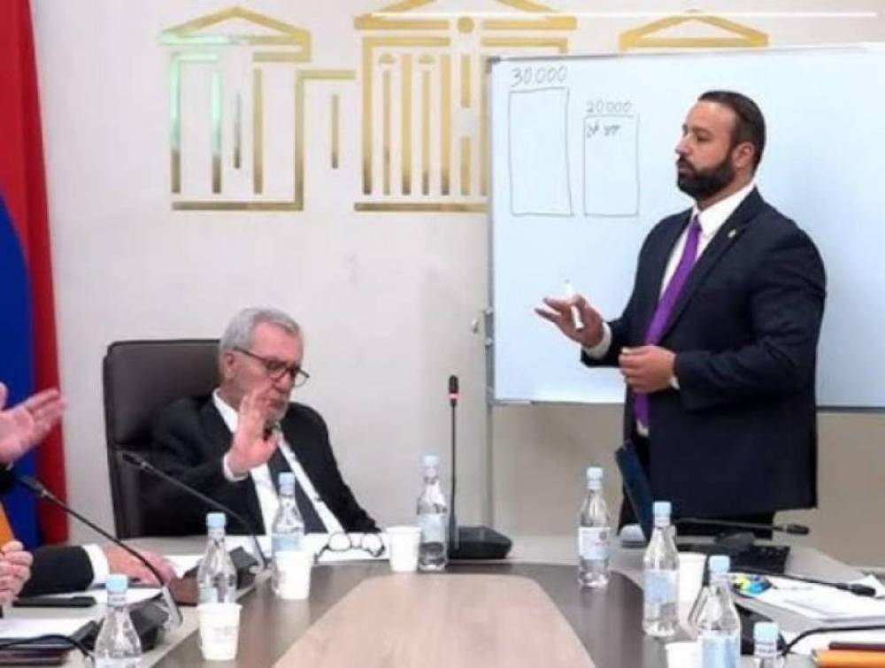 Նիստի ժամանակ դեբոշ են արել․ «Հրապարակ»