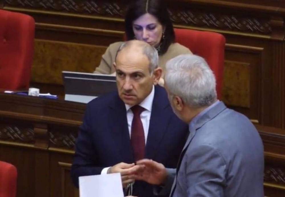 Փաշինյանը «քեն քշեց», Քոչարյանը՝ «բոչկա գլորեց»․ «Հրապարակ»