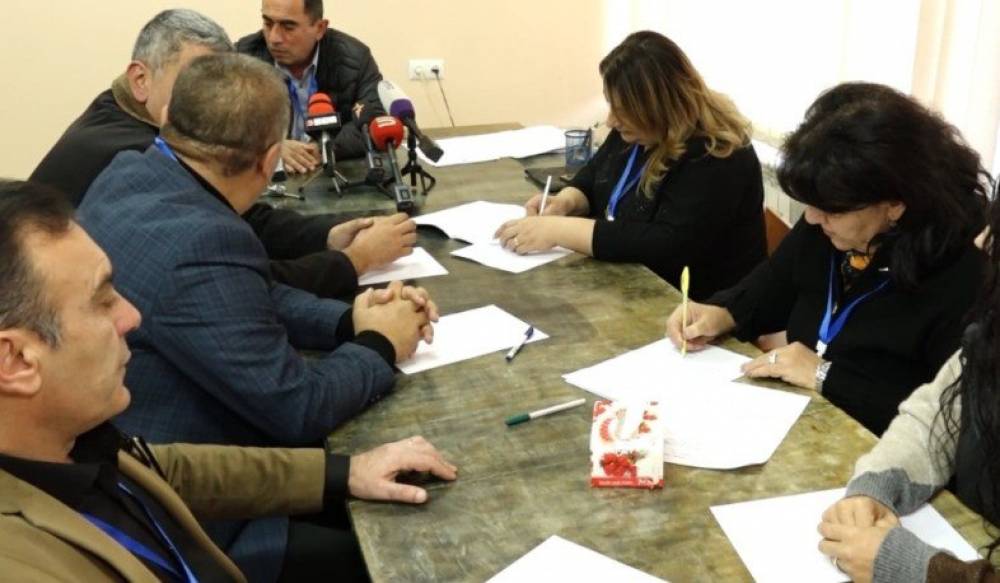 Շիրակի մարզում ավագանու երկու անդամներ հրաժարականի դիմում են ներկայացրել